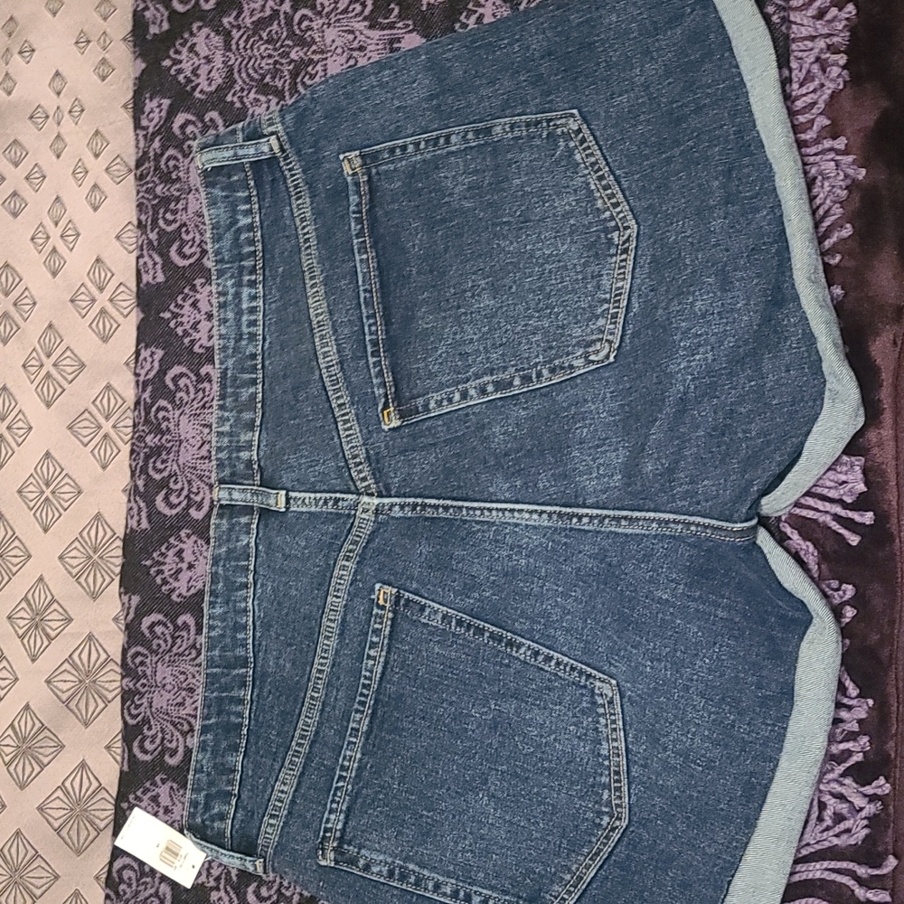 Old Navy Denim Shorts - Picture 2 of 4